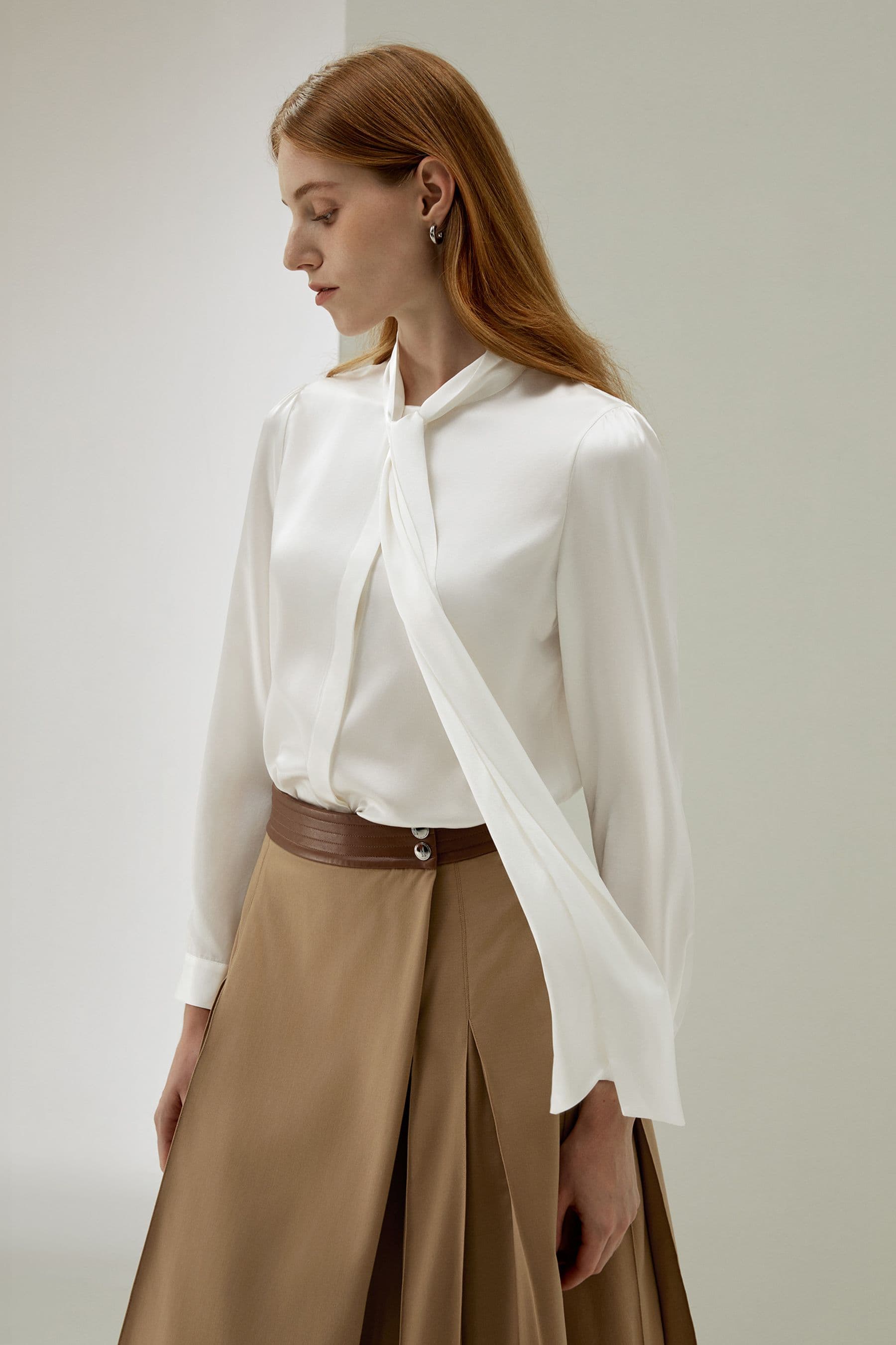 Bow-Tie Silk Blouse detail 4